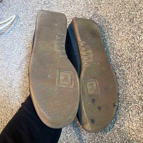 Louis Vuitton Canvas and Leather Monogram Sneakers - Picture 6 of 8